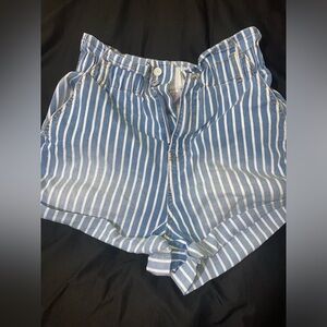 No Boundaries Women’s Large Striped Paper Bag Shorts